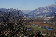 29 Vista verso la valle dell'Adda all'uscita dei laghi